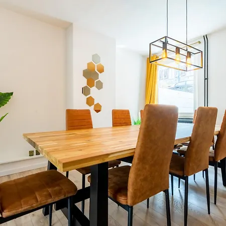 Chez Nadine 라로셰안알데네