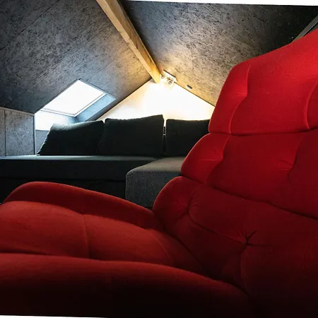 Chez Nadine 펜션 라로셰안알데네